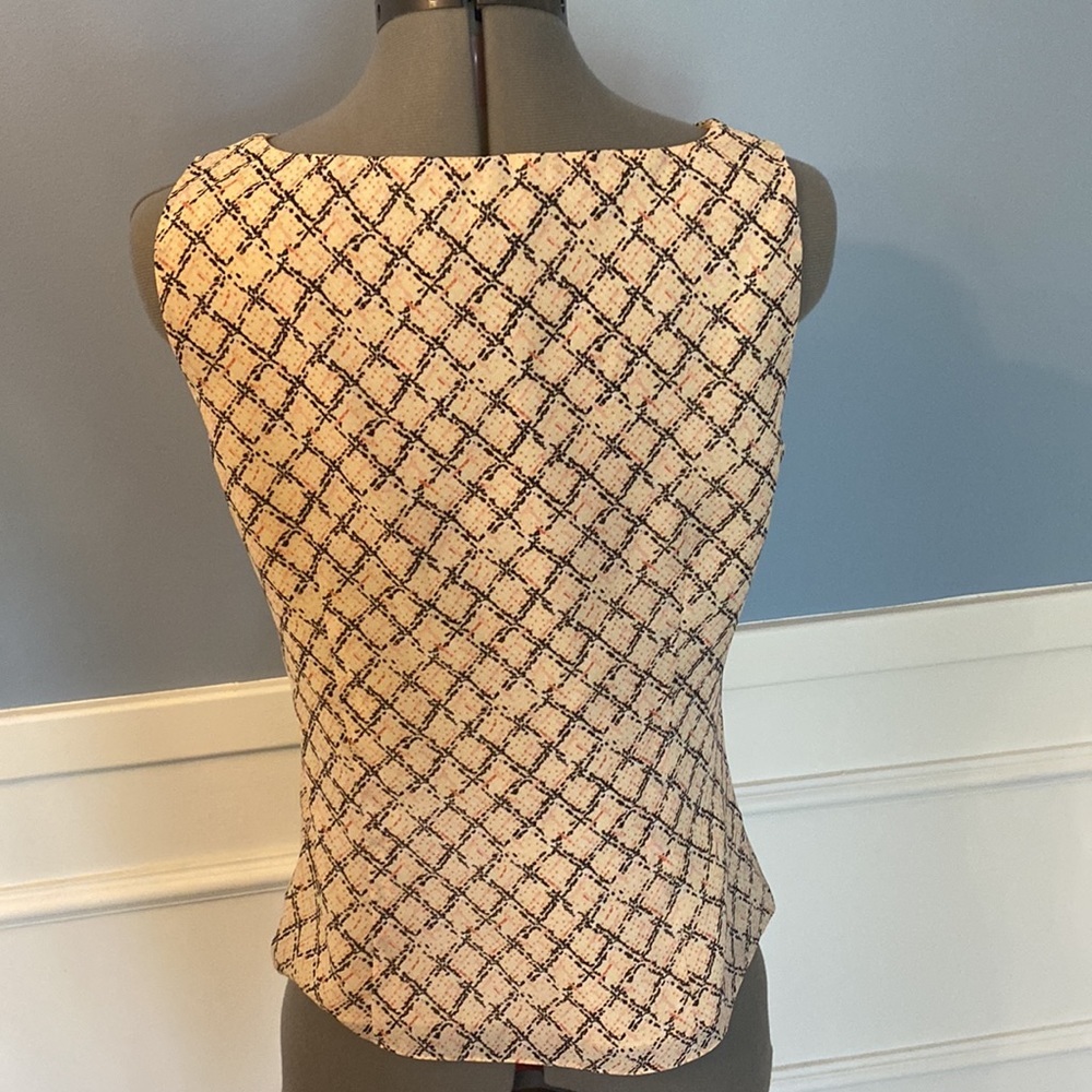 Ann Taylor Simple Sleeveless Lined Blouse Size 6 - Picture 3 of 7